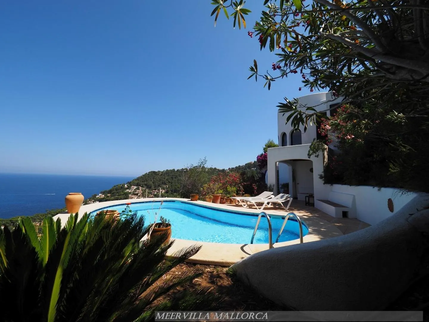 Meervilla Mallorca - Charmantes Ferienhaus Mit Phantastischem Meerblick In Canyamel contacts